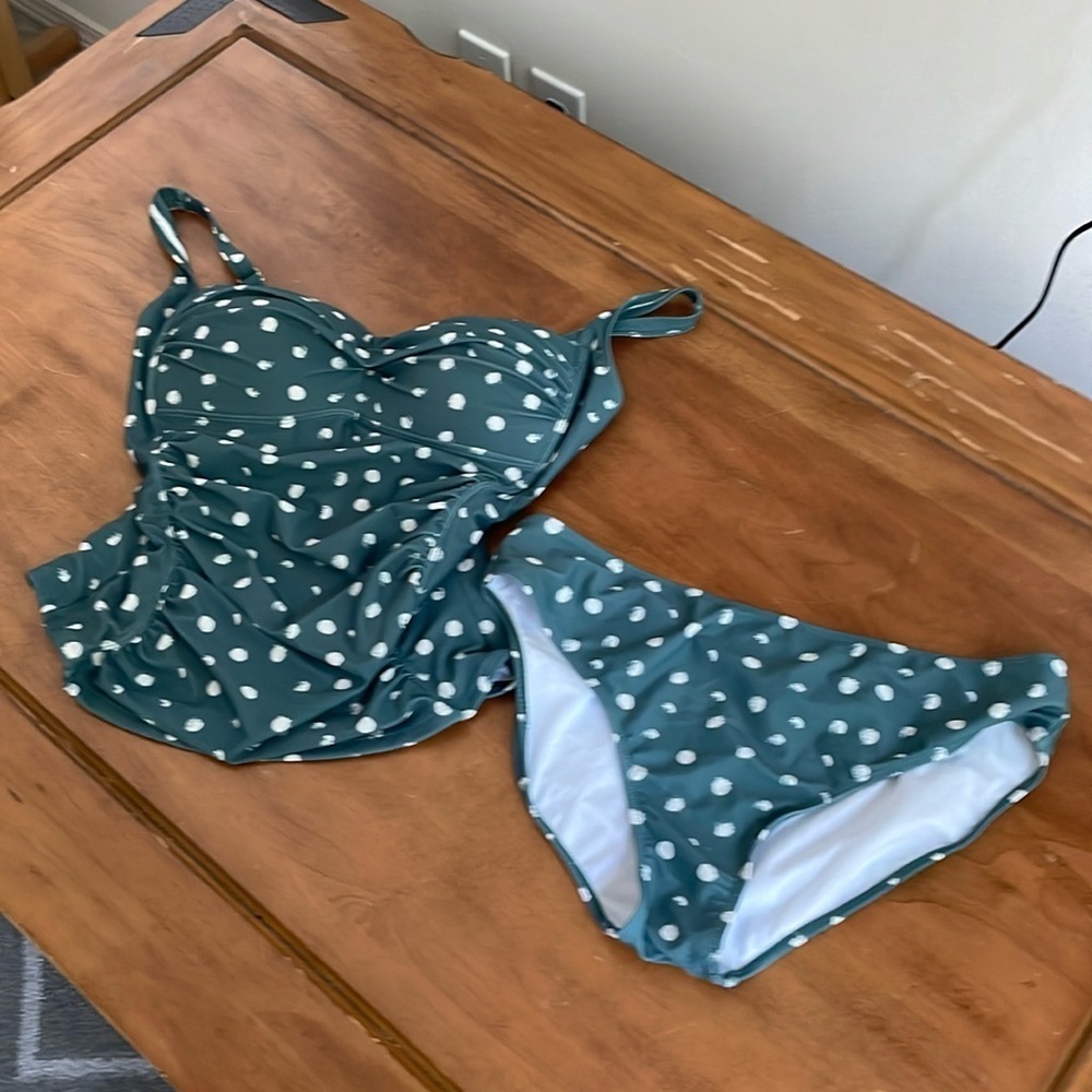 Nicole Miller Two Piece Bathing Suit Size Large